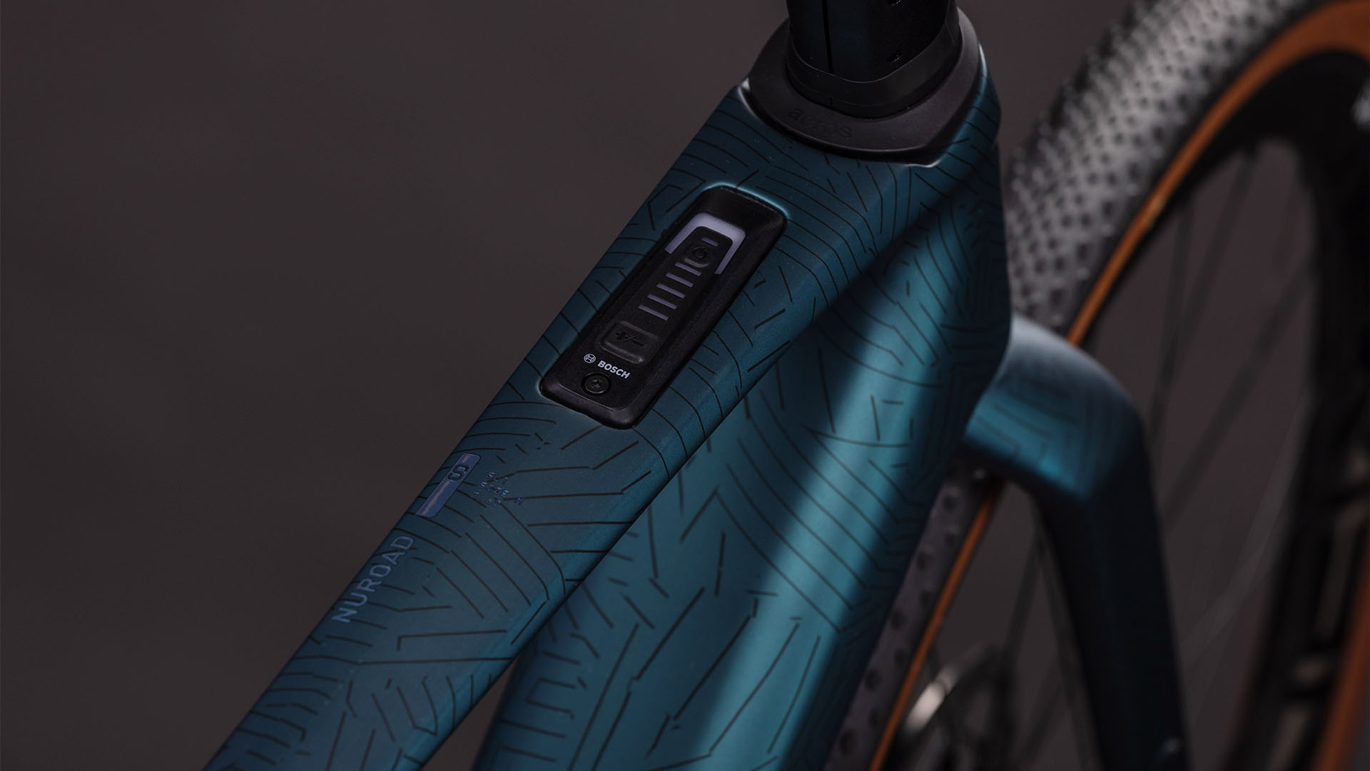 cube-nuroad-hybrid-c62-slt-400x-royalgreen-n-crisscross-l_271571_2_1756888406