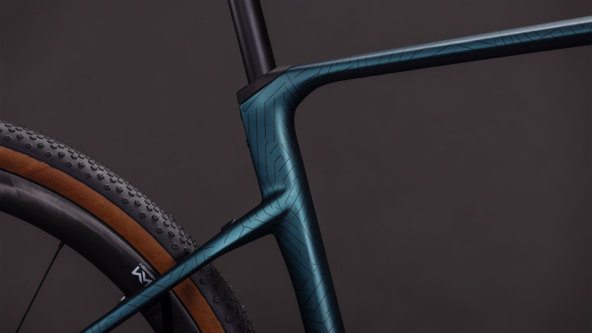 cube-nuroad-hybrid-c62-slt-400x-royalgreen-n-crisscross-l_271571_4_1756888406